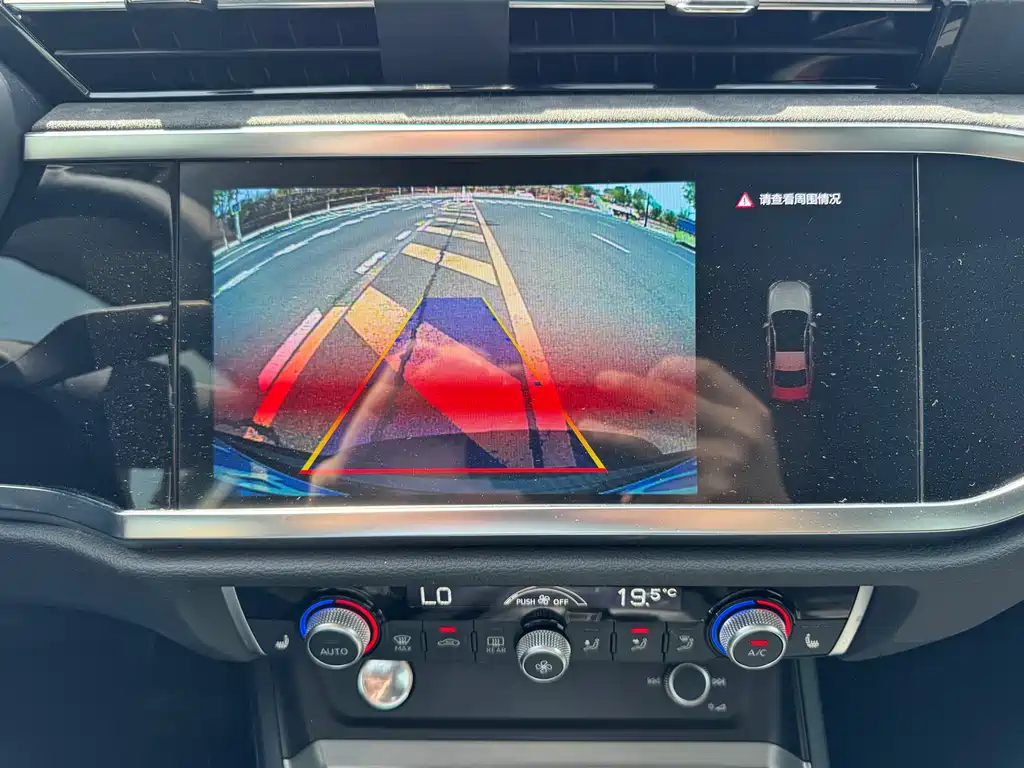 Audi Q3 2022 — фото 11