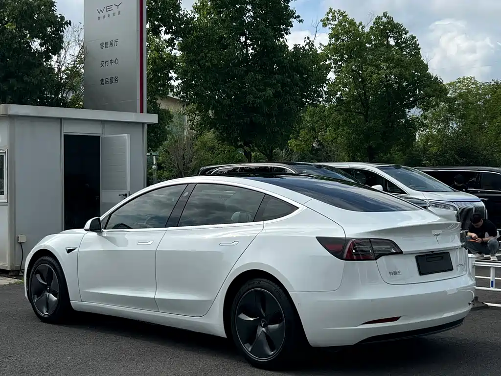 Tesla Model 3 2020 — фото 12