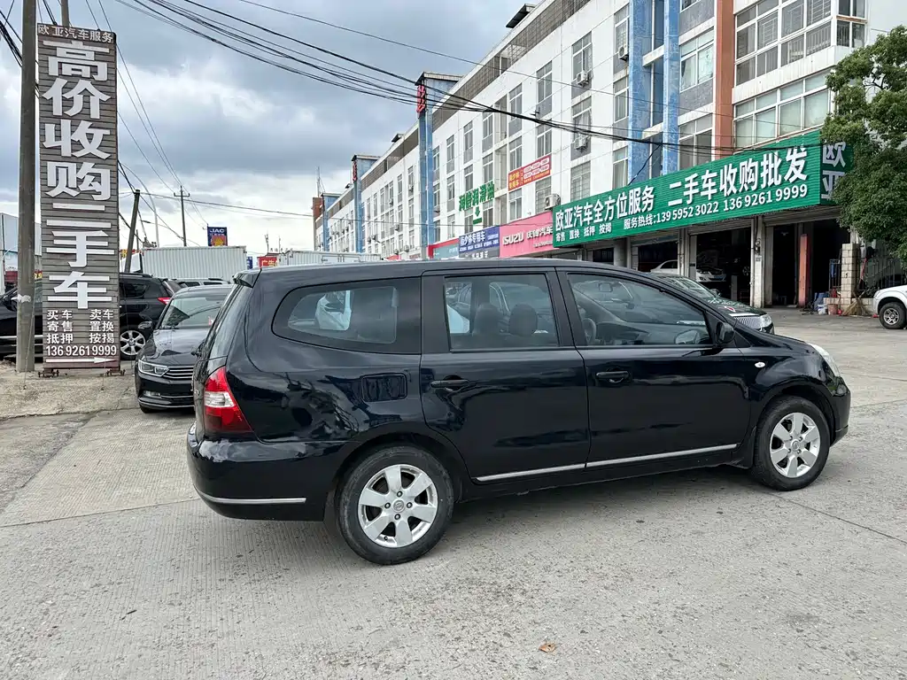 Nissan Livina 2010