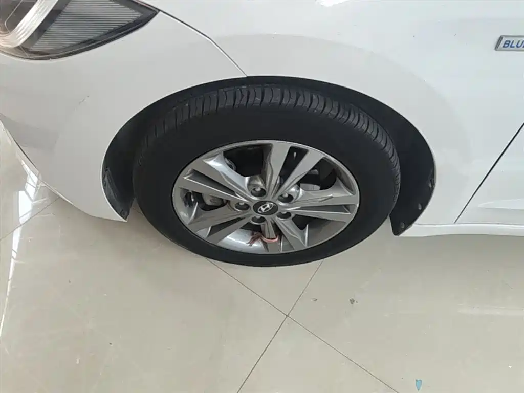 Hyundai Elantra 2016 — фото 23