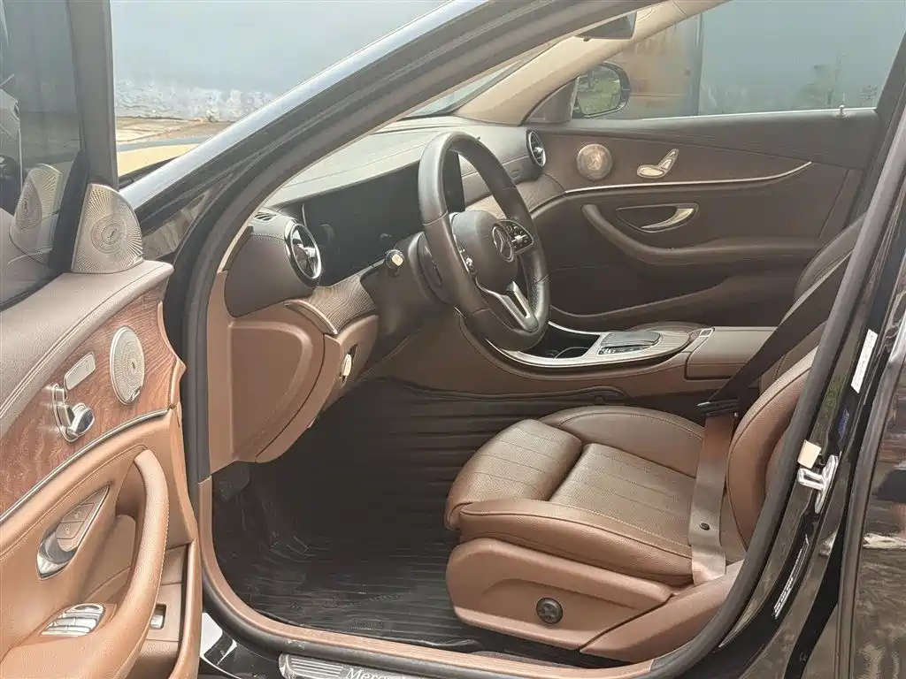 Mercedes-Benz E-Class 2020 — фото 17