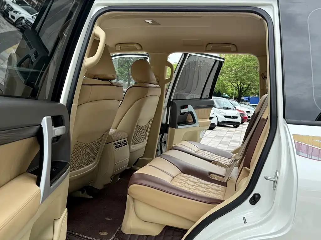 Toyota Land Cruiser 2018 — фото 9
