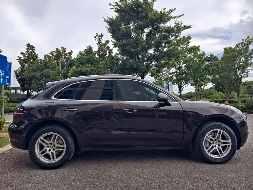 Porsche Macan 2017 — фото 14