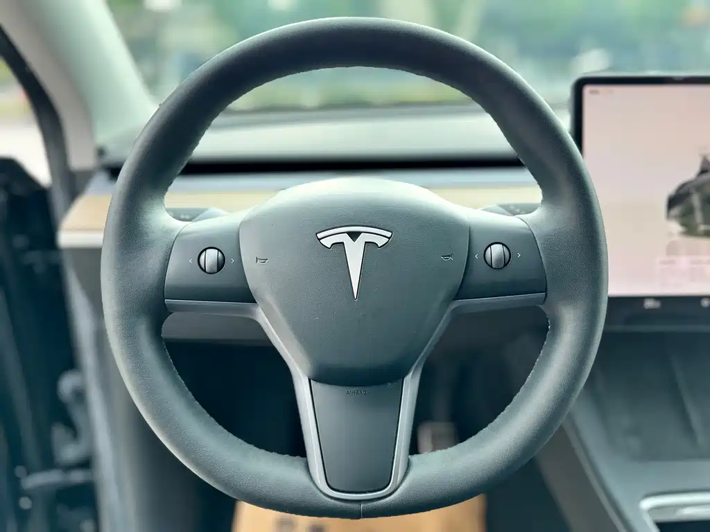 Tesla Model Y 2022 — фото 13