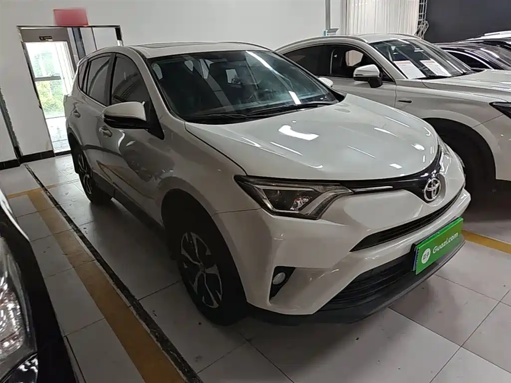 Toyota RAV4 2019 — фото 4