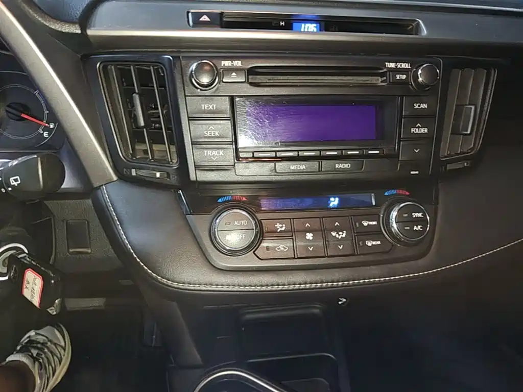 Toyota RAV4 2019 — фото 13