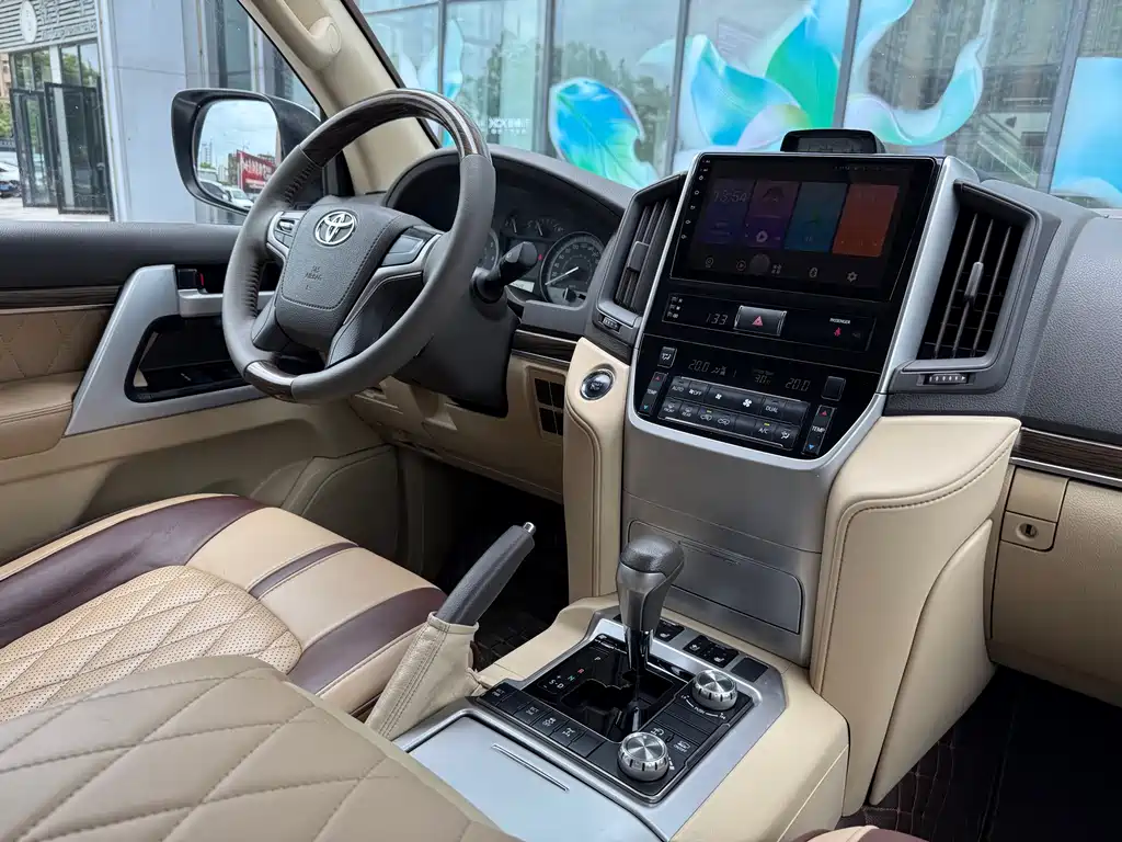 Toyota Land Cruiser 2018 — фото 13