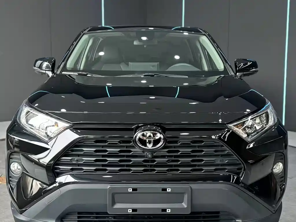 Toyota RAV4 2022 — фото 2