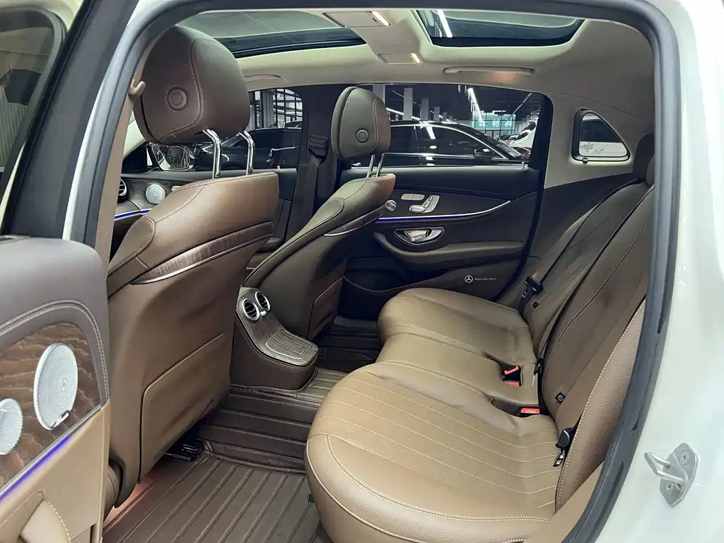 Mercedes-Benz E-Class 2021 — фото 13