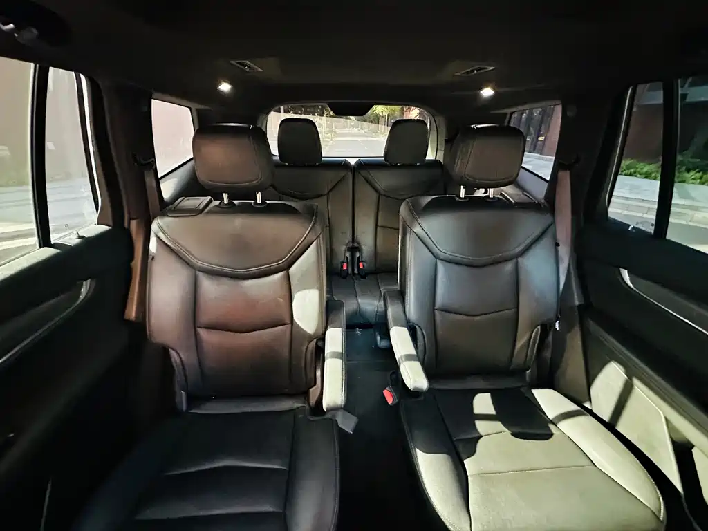 Cadillac XT6 2022 — фото 16