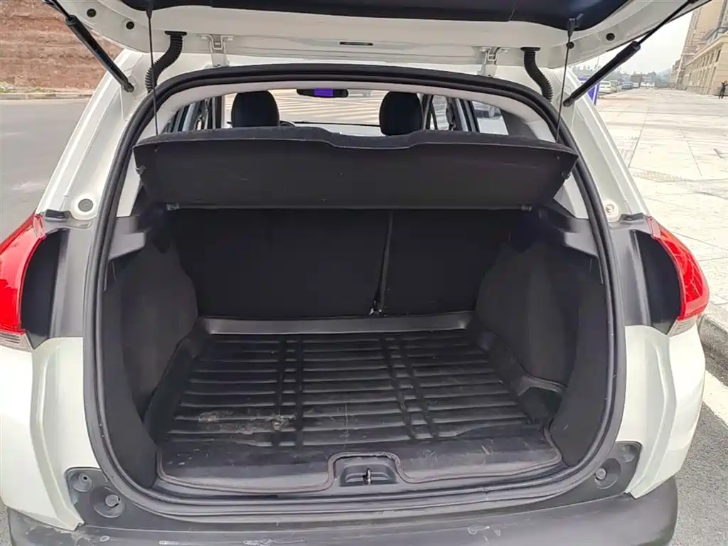 Peugeot 2008 2015 — фото 19