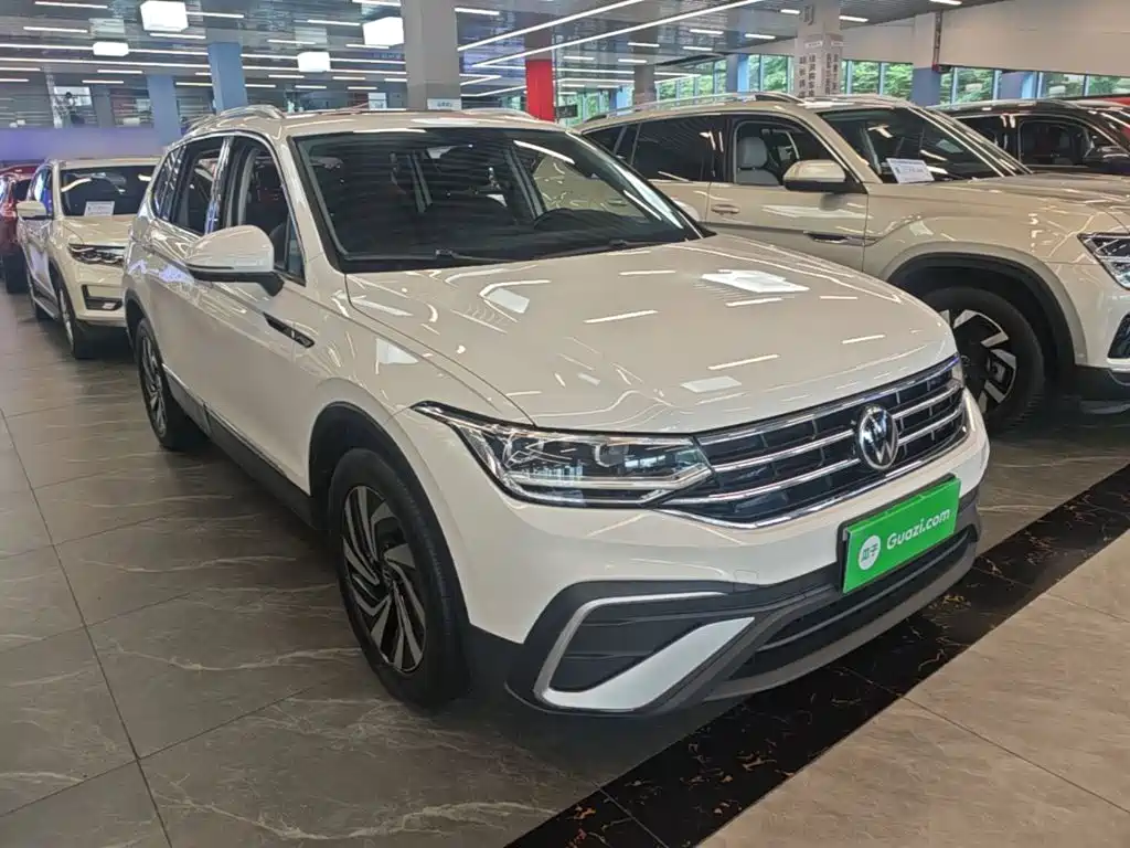 Volkswagen Tiguan L 2023 — фото 4