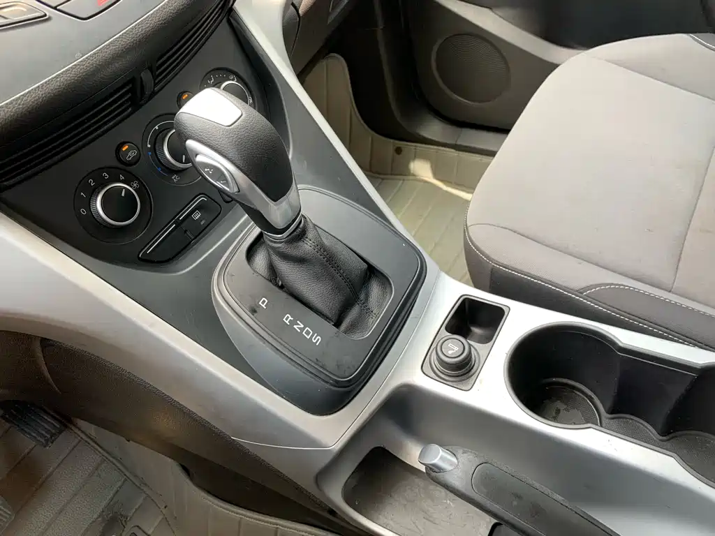 Ford Kuga 2014 — фото 25