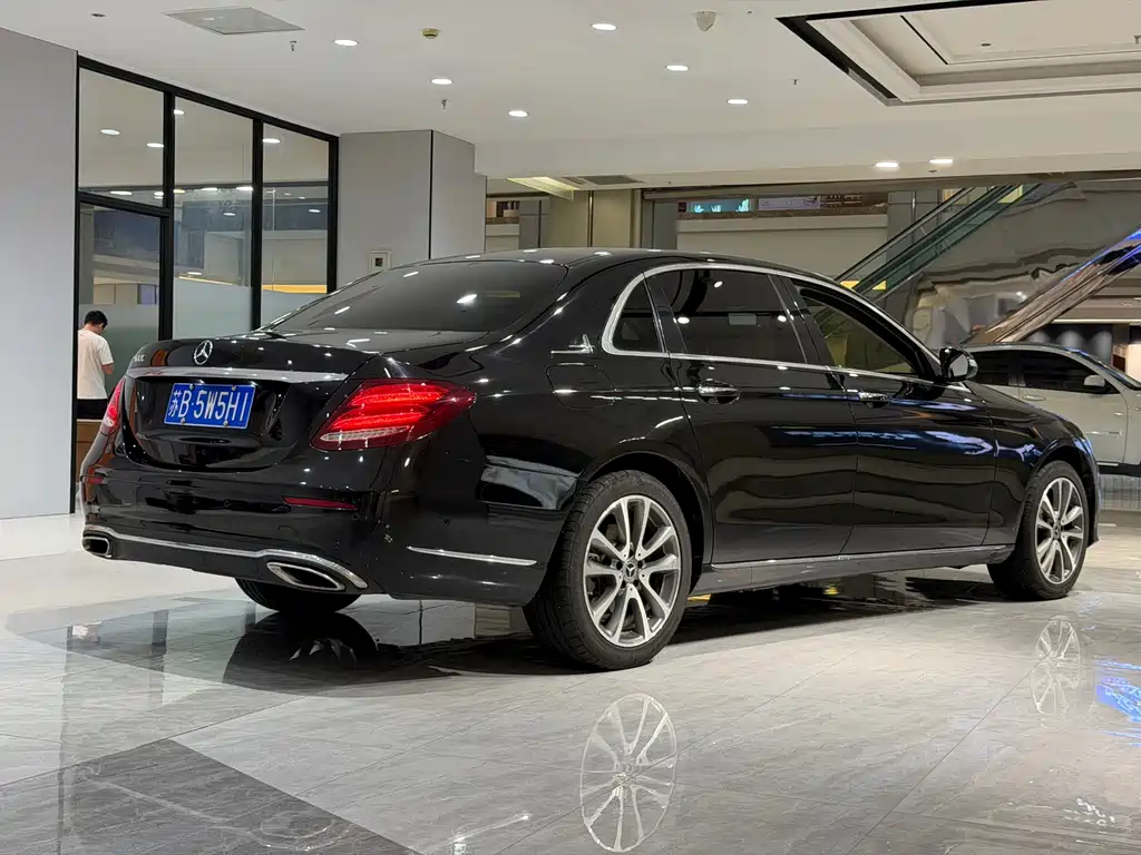 Mercedes-Benz E-Class 2019 — фото 9