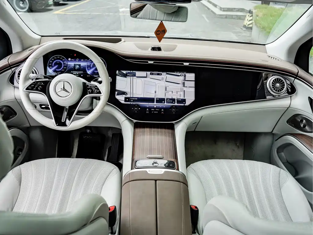 Mercedes-Benz EQS SUV 2023 — фото 15