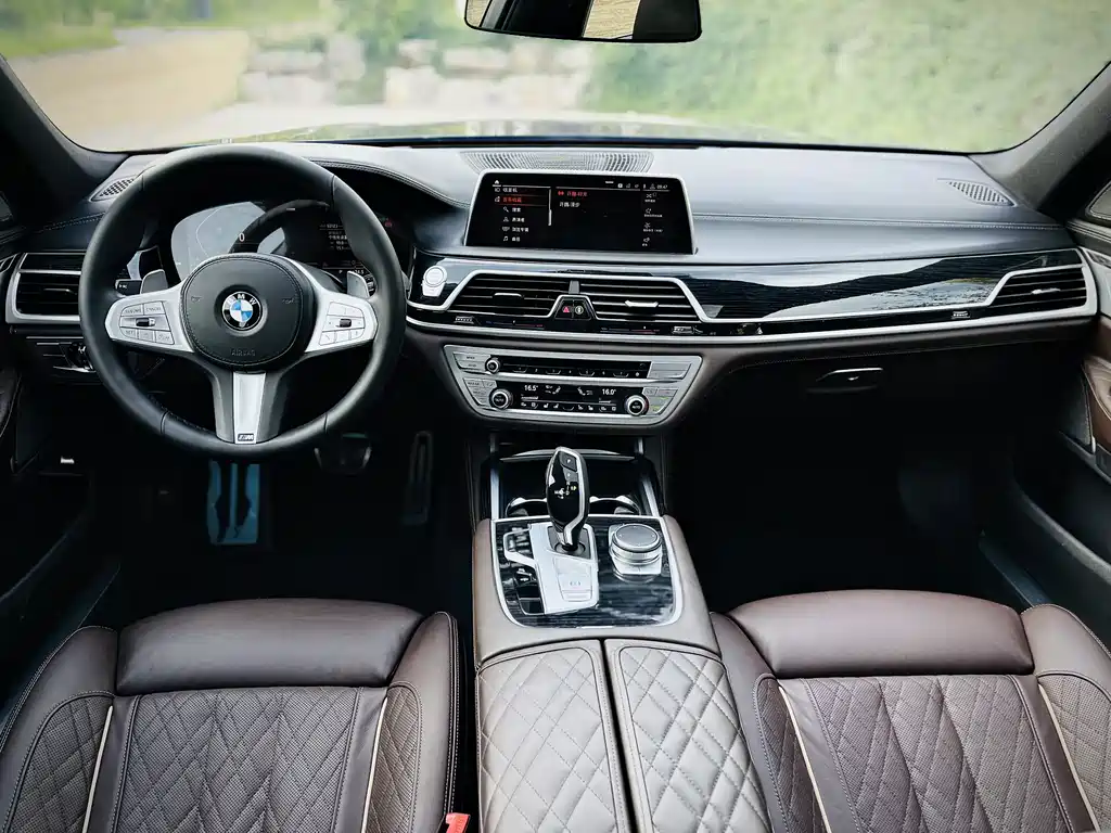 BMW 7 Series 2020 — фото 8