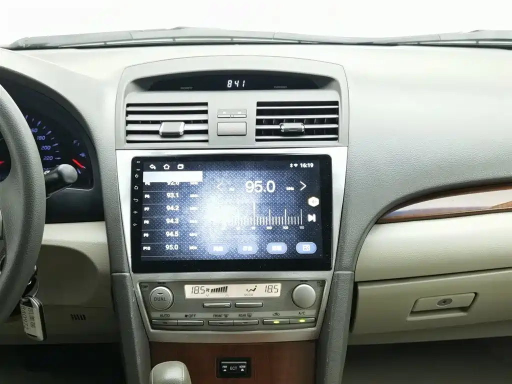 Toyota Camry 2016 — фото 12