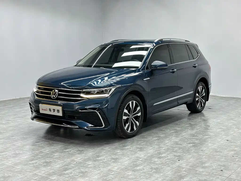 Volkswagen Tiguan L 2022 — фото 1