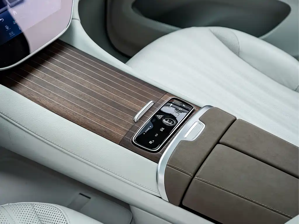 Mercedes-Benz EQS SUV 2023 — фото 19