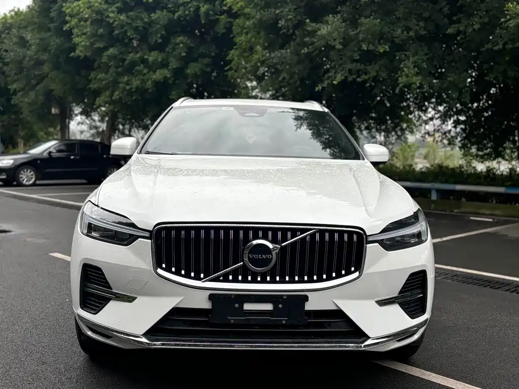 Volvo XC60 2022 — фото 2