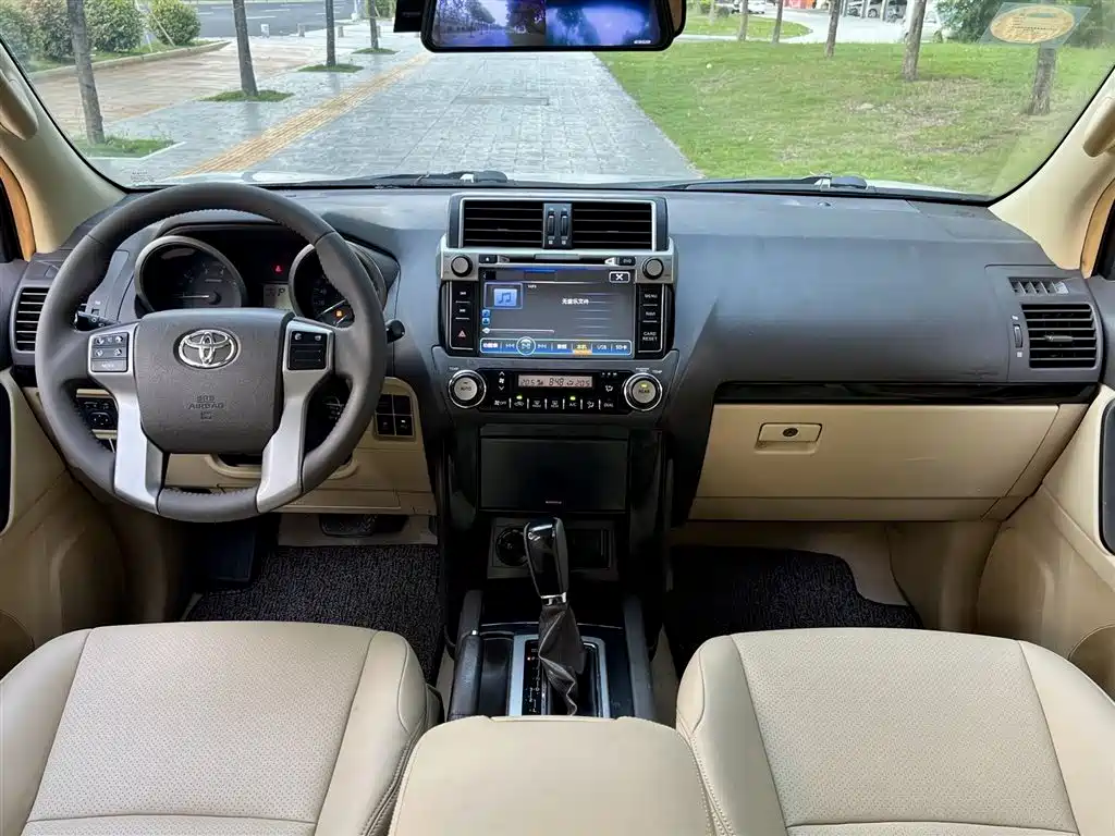 Toyota Prado 2015 — фото 9