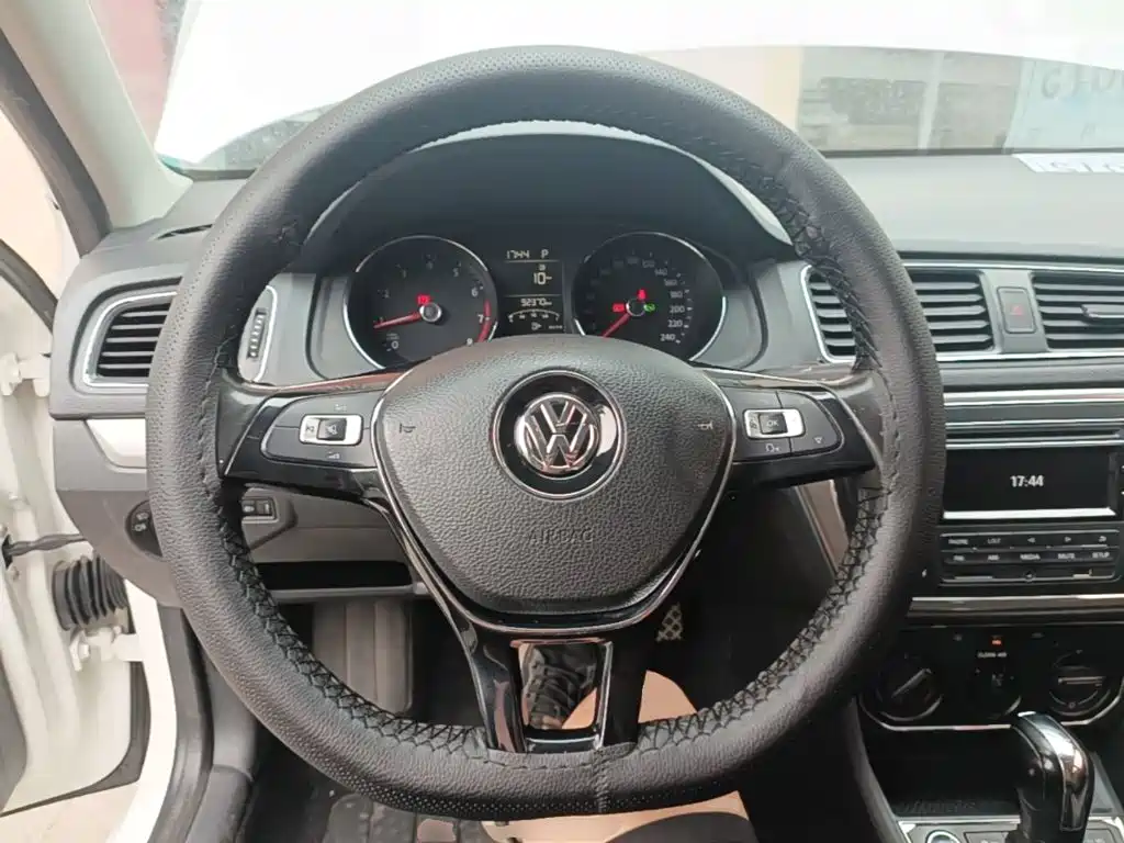 Volkswagen Lavida 2017 — фото 11