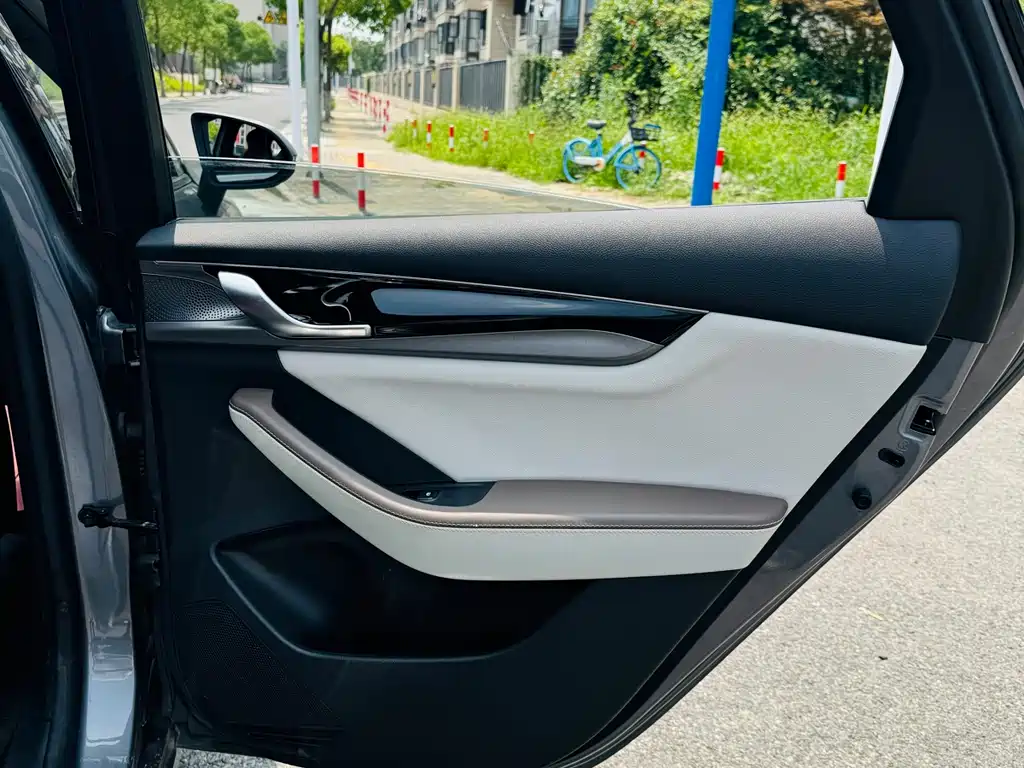 BYD Qin PLUS 2023 — фото 11