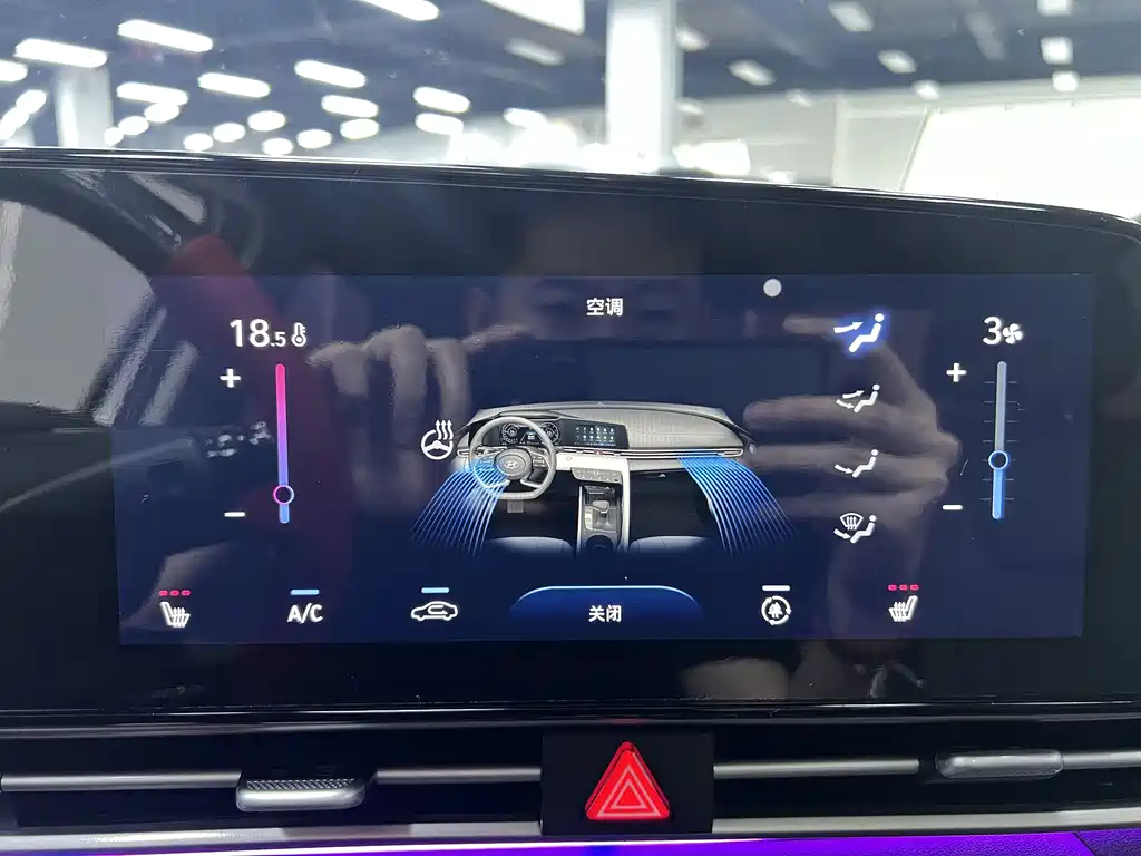 Hyundai Elantra 2023 — фото 13