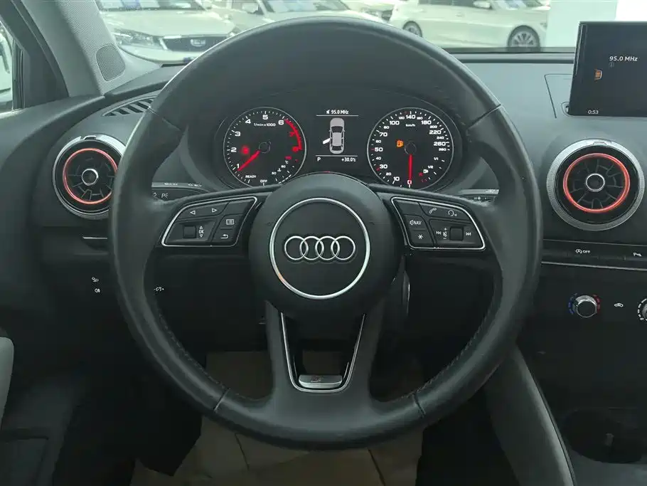 Audi A3 2019 — фото 15