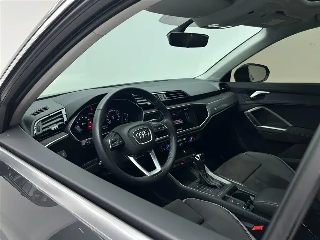 Audi Q3 2021 — фото 10