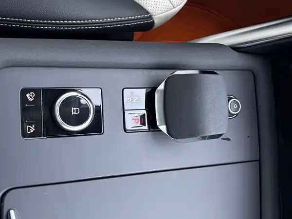 Land Rover Discovery 2022