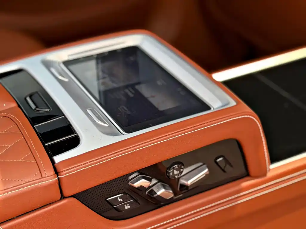 BMW 7 Series 2021 — фото 10