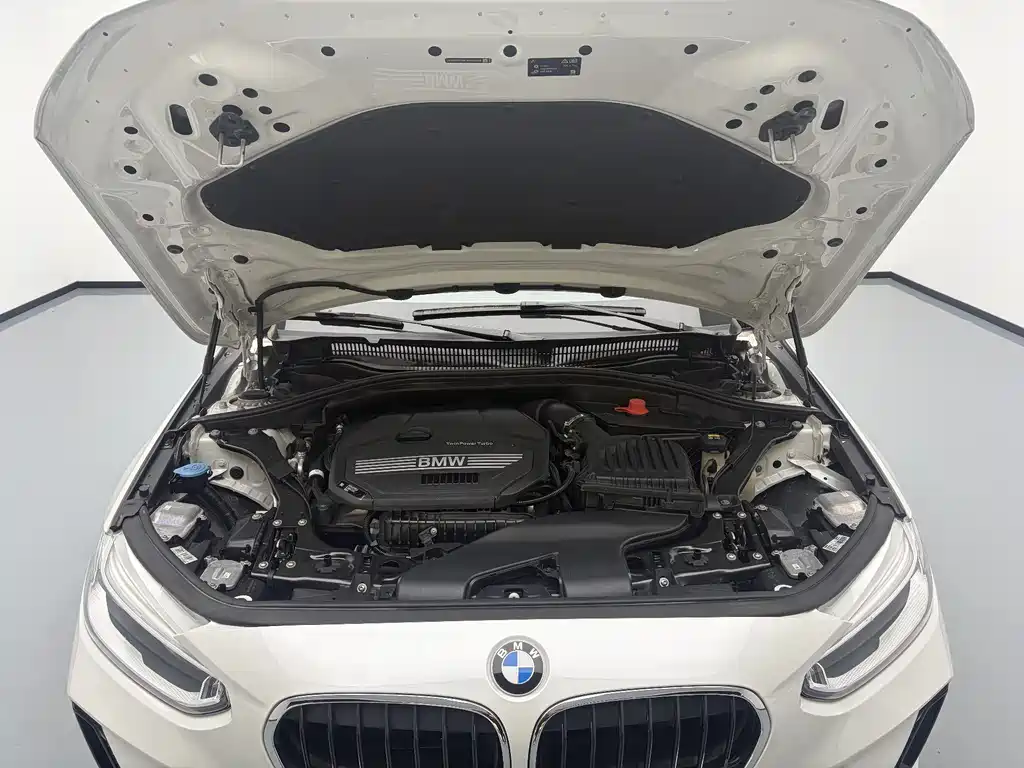 BMW 1 Series 2020 — фото 18