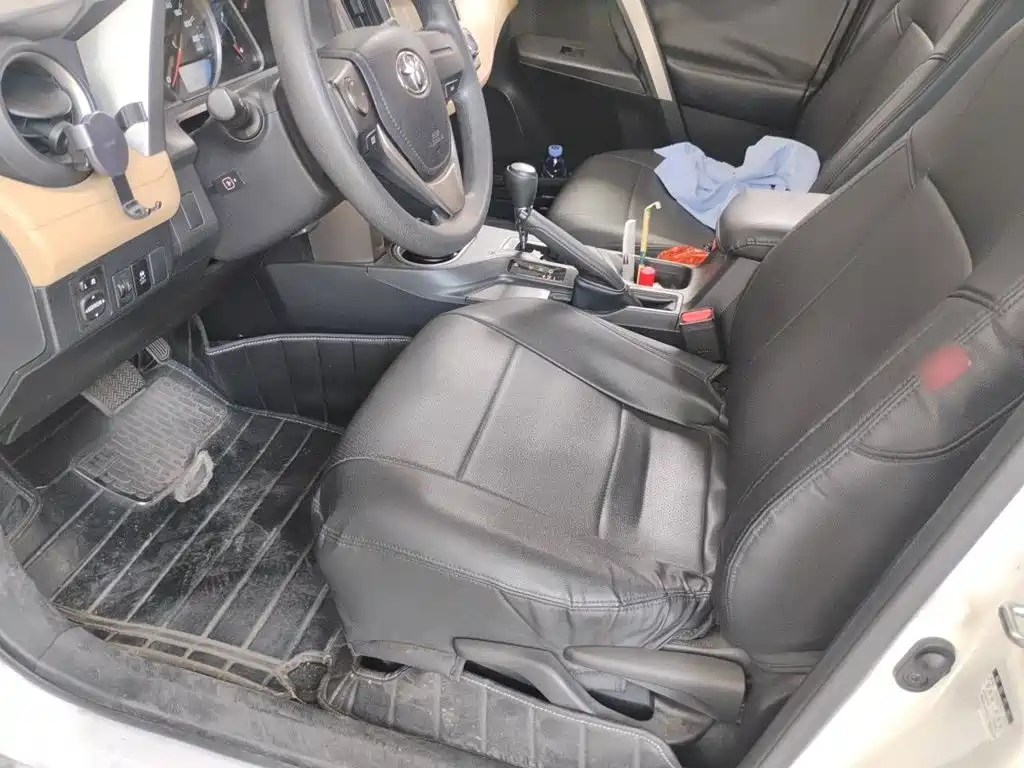 Toyota RAV4 2017 — фото 14