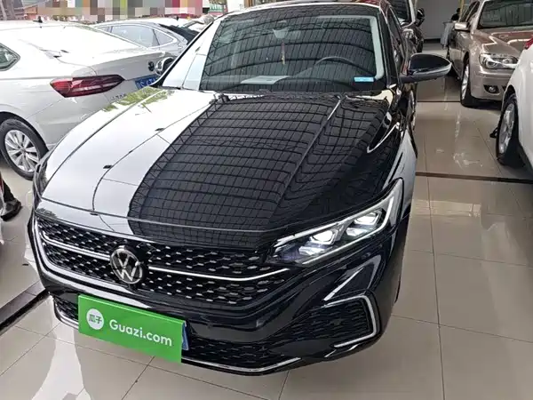 Volkswagen Passat 2023