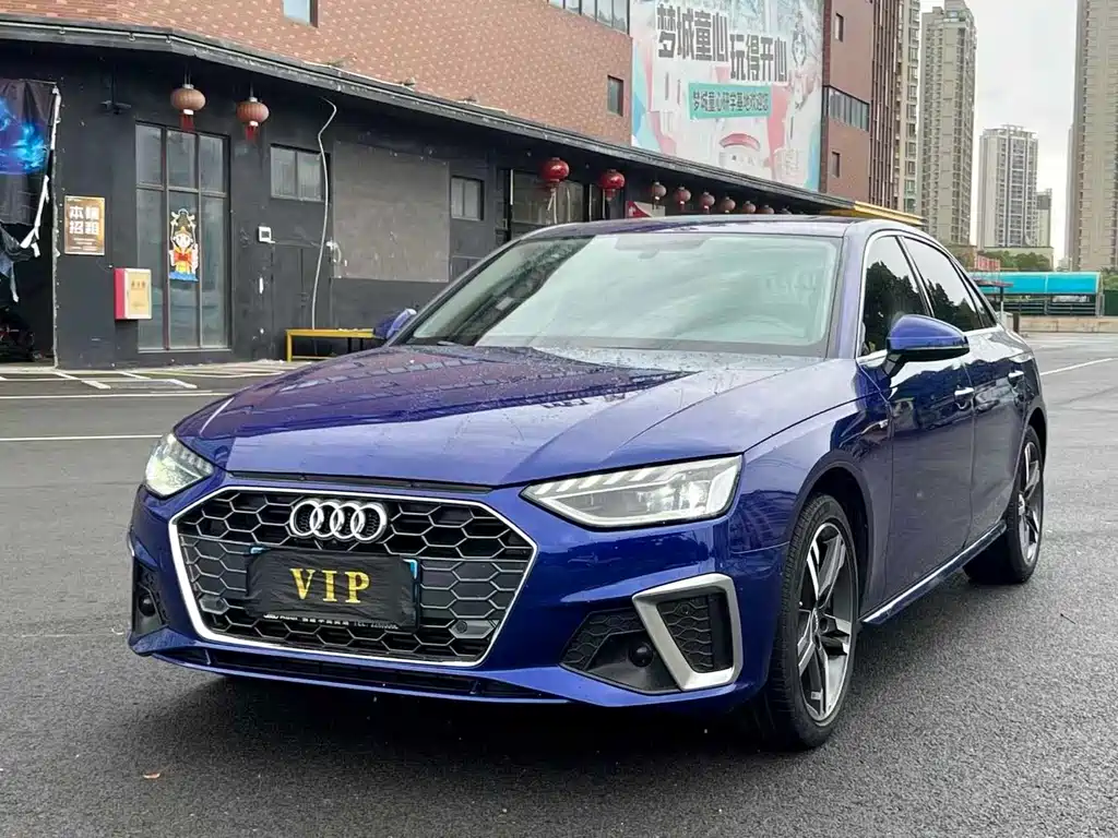 Audi A4L 2021 — фото 1