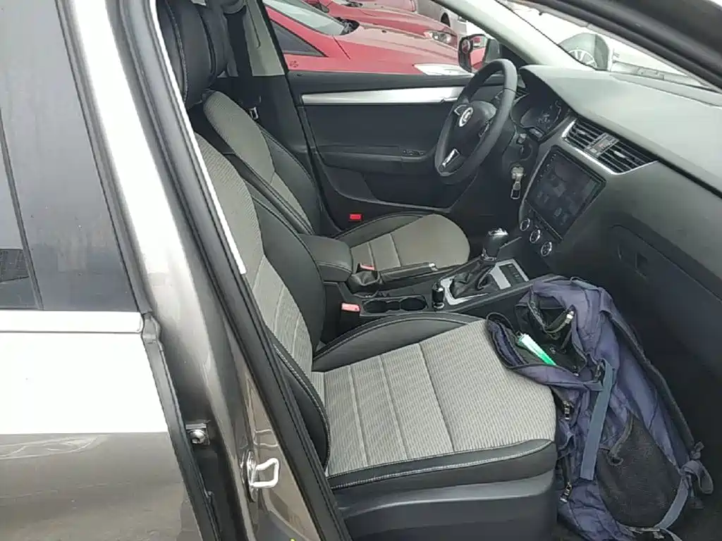 Skoda Octavia 2017 — фото 25