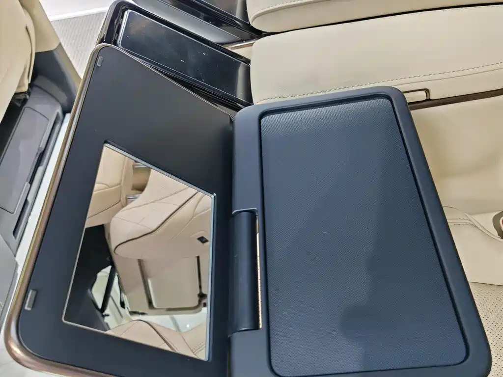 Toyota Alphard — фото 20