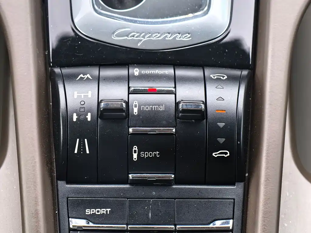 Porsche Cayenne 2012 — фото 15