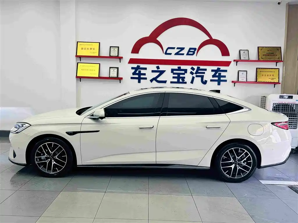 BYD Seal 07 DM-i 2025 — фото 4