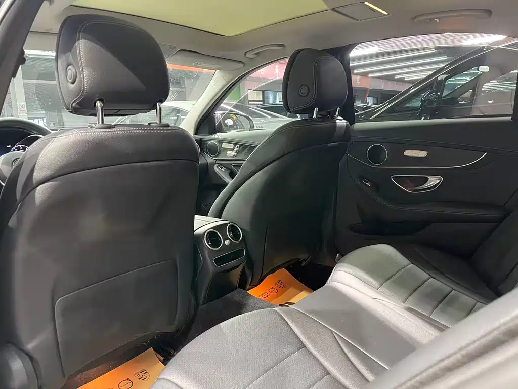 Mercedes-Benz C-Class 2019 — фото 13