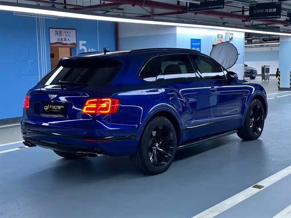 Bentley Bentayga 2019 — фото 6