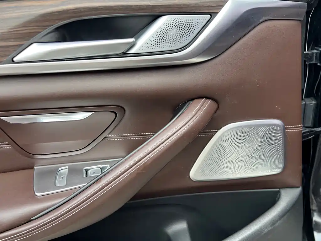 BMW 5 Series New Energy 2018 — фото 15