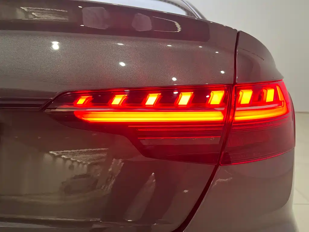 Audi A4L 2021 — фото 14
