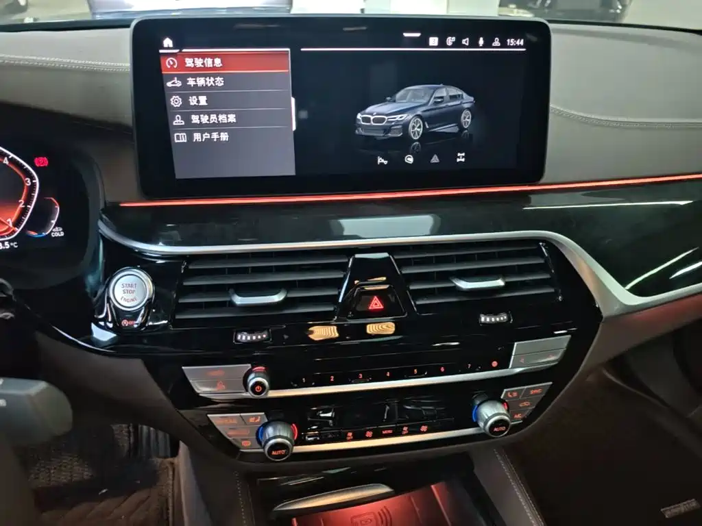 BMW 5 Series 2021 — фото 13