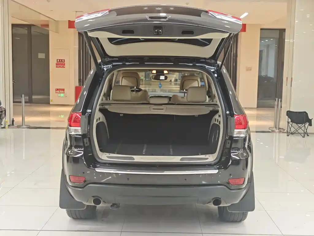 Jeep Grand Cherokee 2019 — фото 19