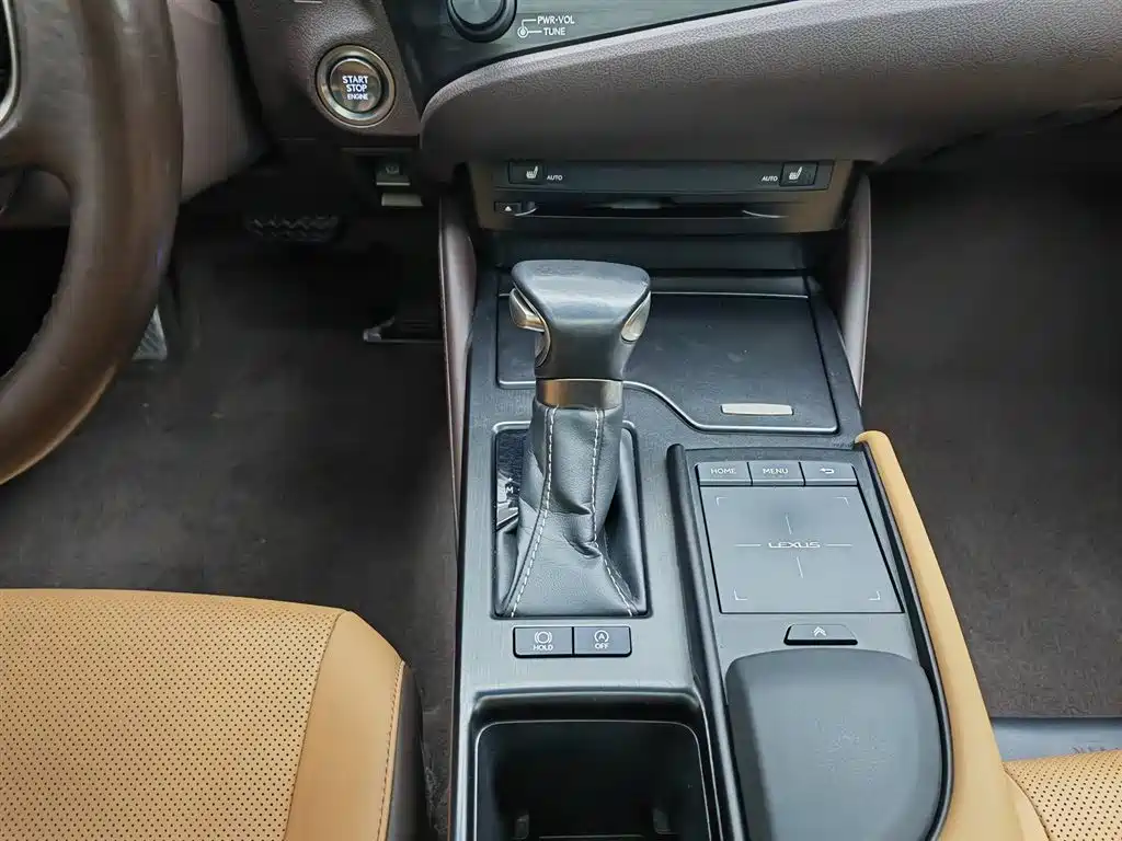 Lexus ES 2020 — фото 13
