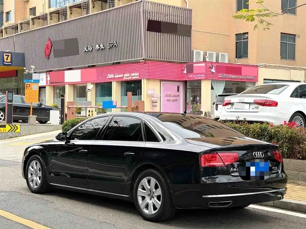 Audi A8 2014 — фото 11