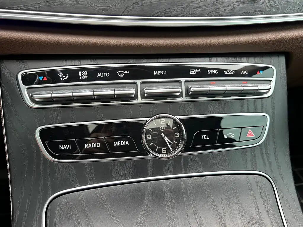 Mercedes-Benz E-Class 2018 — фото 36