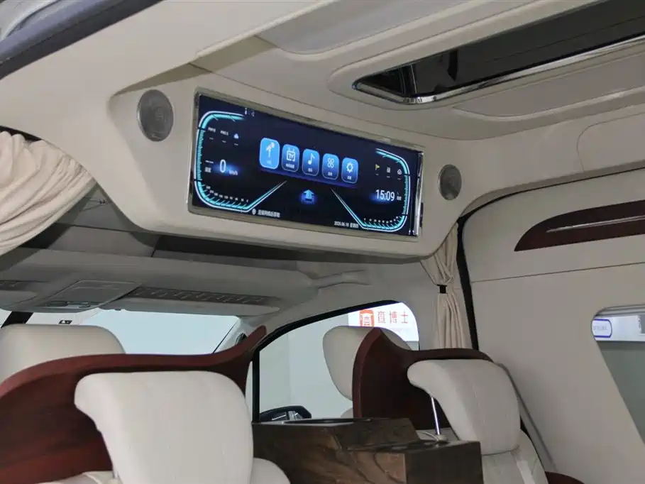 Toyota Hiace 2025 — фото 15